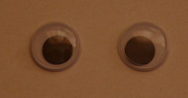 Gombszem mozgó pupillával, ragasztható, 6 mm, 12 Ft/db  (100 db )